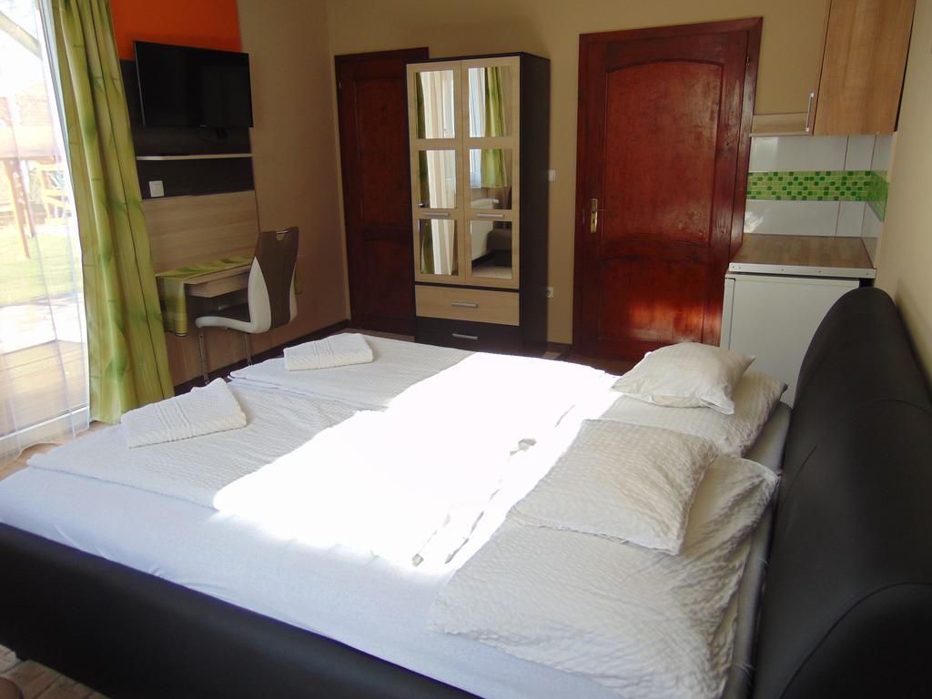 Patricia Panzio Hotel Bük Екстериор снимка